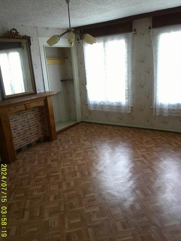 MAISON VOLUMINEUSE  CENTRE VILLE pleine de potentialites TRES RARE