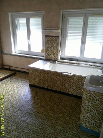 MAISON VOLUMINEUSE  CENTRE VILLE pleine de potentialites TRES RARE