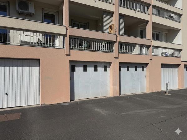 Appartement 3 chambres, dernier étage, GARAGE PRIVATIF, balcon et cave