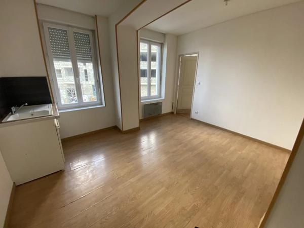 Location                                                      Appartement
                        
                     2 pièces                      32 m2                     à Saint-Quentin