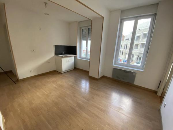 Location                                                      Appartement
                        
                     2 pièces                      32 m2                     à Saint-Quentin