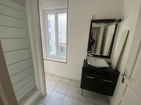 Location                                                      Appartement
                        
                     2 pièces                      32 m2                     à Saint-Quentin