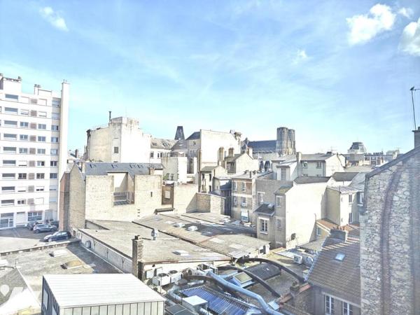 A REIMS - HYPER CENTRE - Appartement T2 d'env. 56m² en duplex