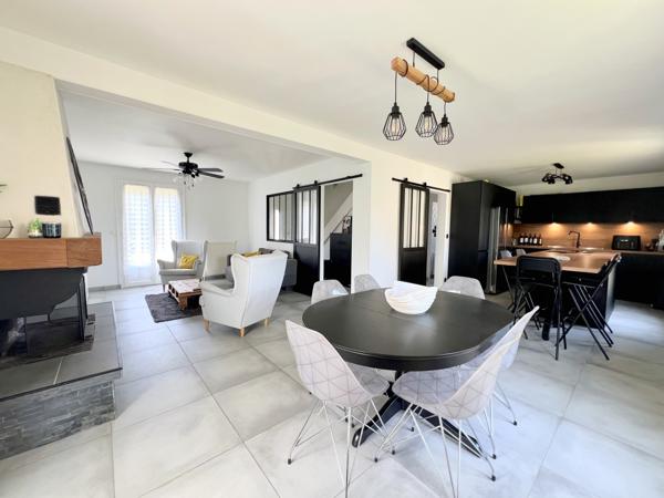Maison
         6 pièces
        - 126 m² Exclusivité 315 000 € *