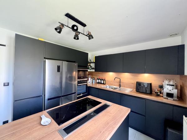 Maison
         6 pièces
        - 126 m² Exclusivité 315 000 € *