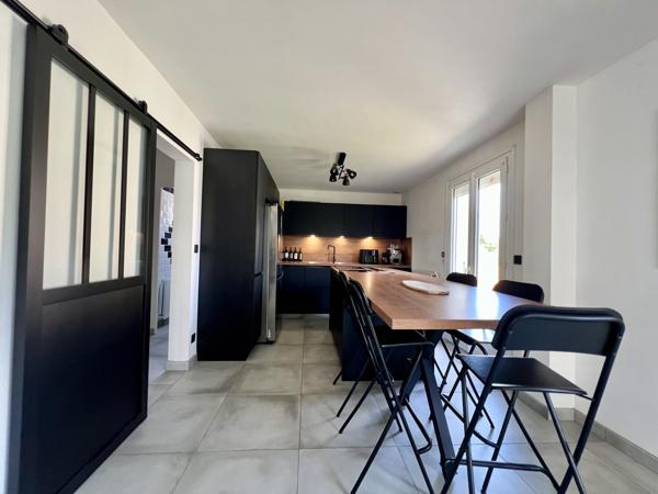 Maison
         6 pièces
        - 126 m² Exclusivité 315 000 € *