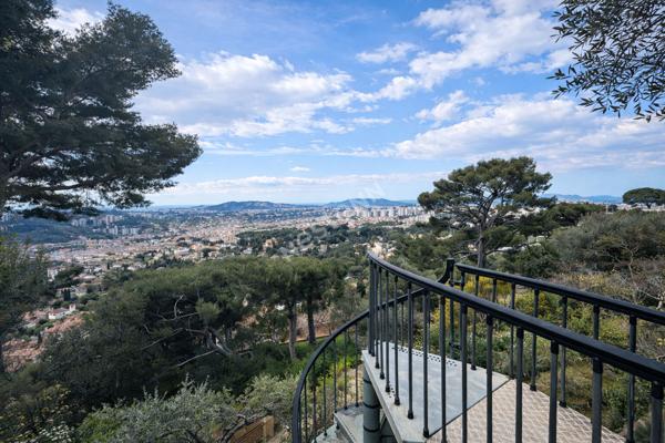 Maison de prestige à vendre à Toulon FARON de 8 pièces, piscine, grand terrain