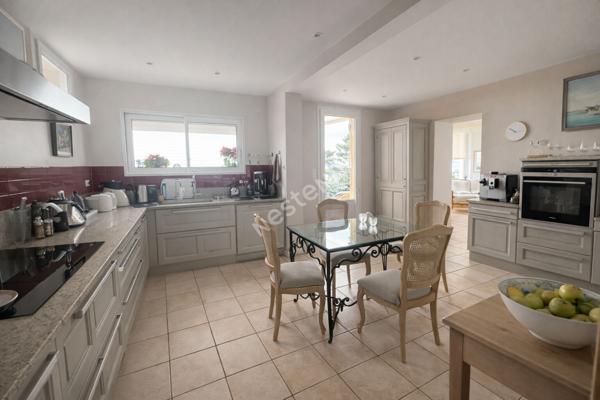 Maison de prestige à vendre à Toulon FARON de 8 pièces, piscine, grand terrain