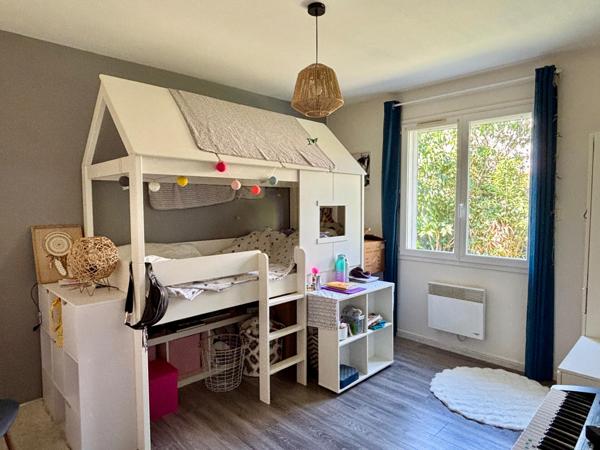 Jolie maison de plain-pied avec piscine