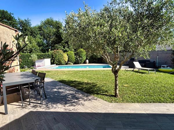 Jolie maison de plain-pied avec piscine