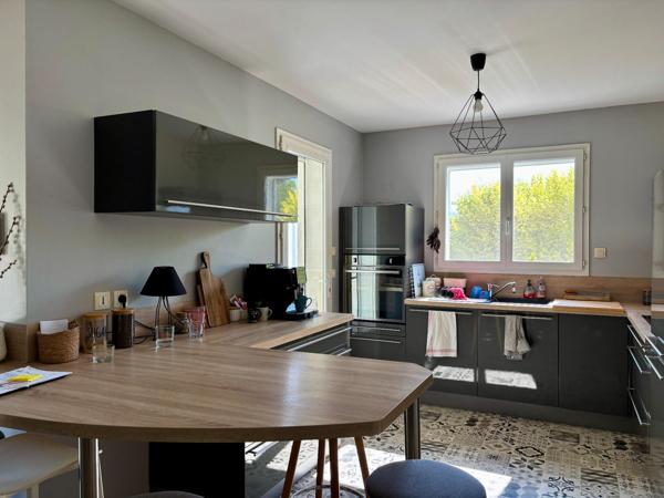 Jolie maison de plain-pied avec piscine