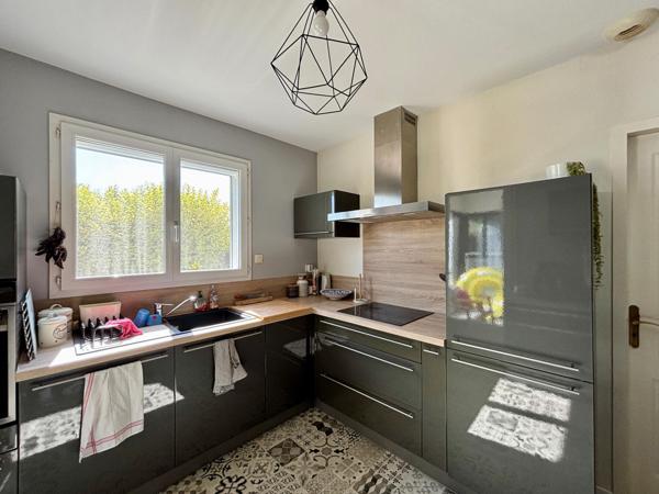 Jolie maison de plain-pied avec piscine