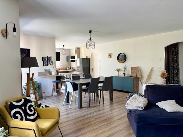 Jolie maison de plain-pied avec piscine