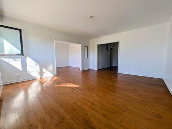Appartement traversant et lumineux - Bordeaux St Croix- gare St Jean- Ascenseur - T3 de 72m²