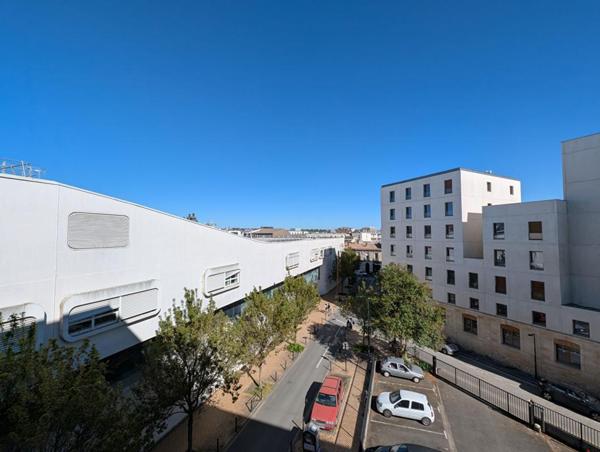 Appartement traversant et lumineux - Bordeaux St Croix- gare St Jean- Ascenseur - T3 de 72m²