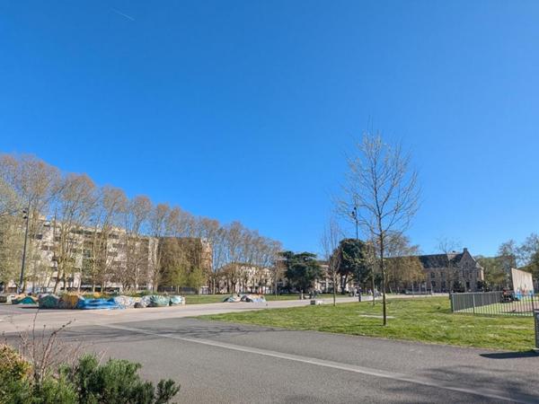 Appartement traversant et lumineux - Bordeaux St Croix- gare St Jean- Ascenseur - T3 de 72m²