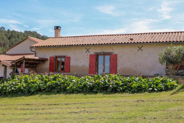 24110 - Domaine  538 m2! magnifiquement situé  dans les collines