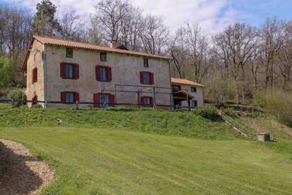24110 - Domaine  538 m2! magnifiquement situé  dans les collines