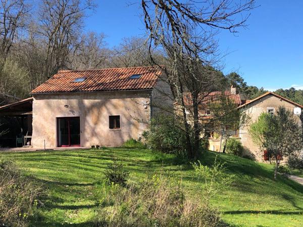 24110 - Domaine  538 m2! magnifiquement situé  dans les collines