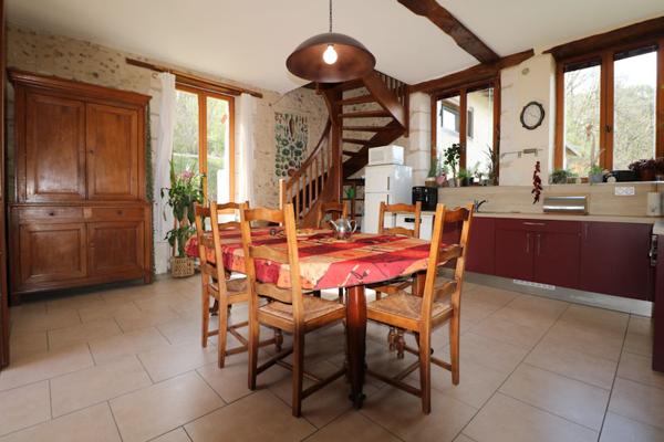 24110 - Domaine  538 m2! magnifiquement situé  dans les collines