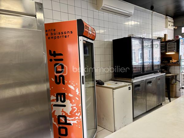 Plongez dans l'univers dynamique et florissant de l'avenue de Reims. Ce fond de commerce, idéalement situé pour attirer une clientèle abondante, se niche dans un environnement urbain stratégique. Parfait pour les entrepreneurs visionnaires cherchant à implanter leur activité dans un quartier en pleine expansion proche du centre ville.
À proximité immédiate des transports en commun, des commerces et des écoles, sa localisation est un véritable atout. Profitez d'une clientèle fidélisée tout en étant à quelques enjambées des principaux axes routiers pour un accès facilité.

Pour plus d'informations, contactez Karima AIT BRAHAM, votre expert immobilier.