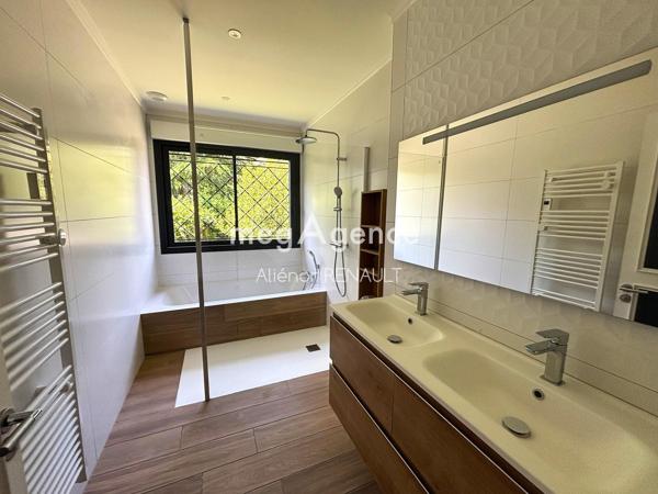 Maison à Cahors, 46000 - 9 pièces 255m²