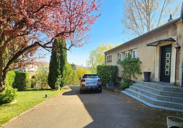 Maison spacieuse avec jardin