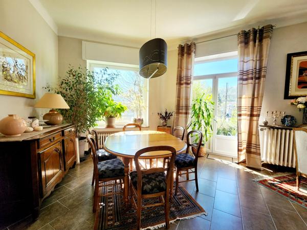 Maison spacieuse avec jardin