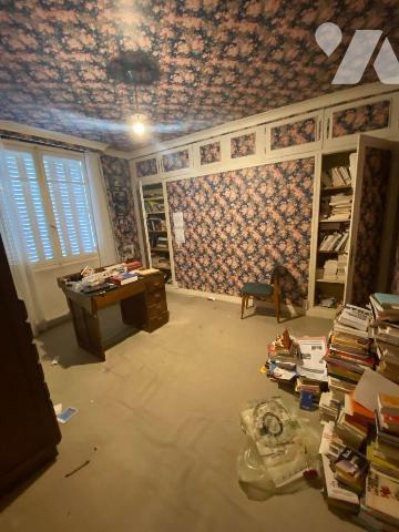 CHARTRES, 400 mètres de la Place des Epars,
Nous vous proposons cette Maison de ville avec jar...