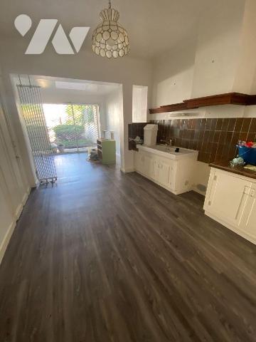 CHARTRES, 400 mètres de la Place des Epars,
Nous vous proposons cette Maison de ville avec jar...