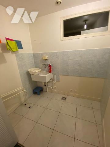 CHARTRES, 400 mètres de la Place des Epars,
Nous vous proposons cette Maison de ville avec jar...