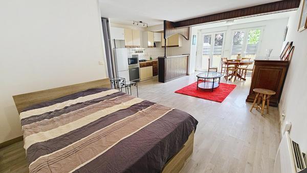 Grans studio avec terrasse au rez-de-chaussée, calme, centre ville