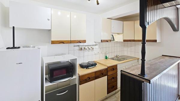 Grans studio avec terrasse au rez-de-chaussée, calme, centre ville