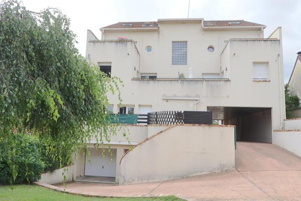 Grans studio avec terrasse au rez-de-chaussée, calme, centre ville