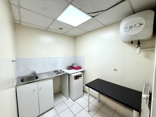 Aulnay-sous-Bois (93600) Local commercial avec vitrine proche gare RER