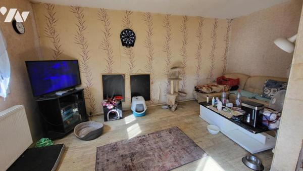 Valentigney, maison mitoyenne des deux côtés, cinq pièces 100m2 sur 5a 55ca.