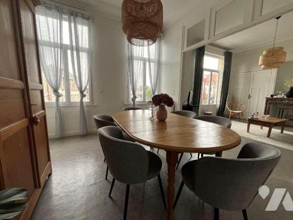 En centre ville d'Hazebrouck 59190, donnant sur la Grand'Place : A vendre, bel appartement avec...