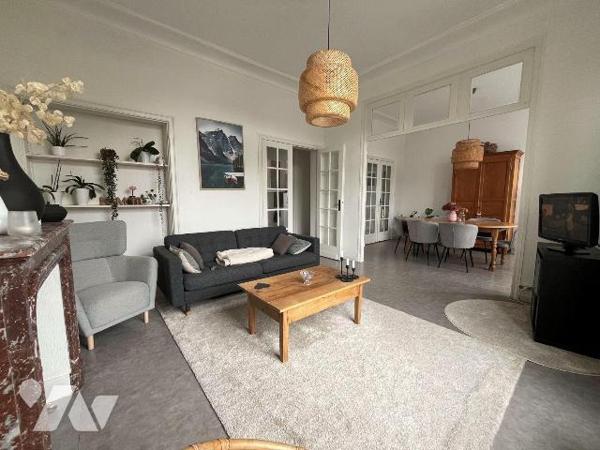 En centre ville d'Hazebrouck 59190, donnant sur la Grand'Place : A vendre, bel appartement avec...
