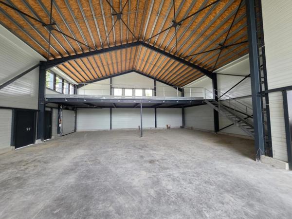 ST-PIERRE D'OLERON (17), A Louer emplacement N°1, Grand Bâtiment commercial neuf 396m² sur terrain 1.250m²
