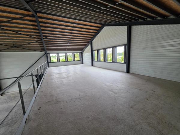 ST-PIERRE D'OLERON (17), A Louer emplacement N°1, Grand Bâtiment commercial neuf 396m² sur terrain 1.250m²