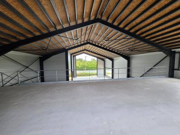 ST-PIERRE D'OLERON (17), A Louer emplacement N°1, Grand Bâtiment commercial neuf 396m² sur terrain 1.250m²