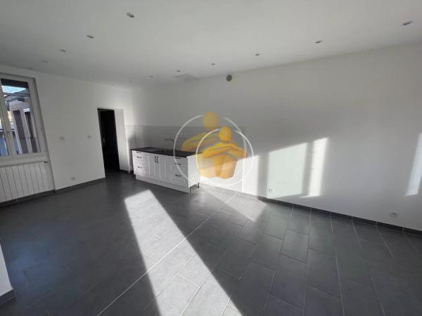 Location                                                      Maison
                        
                     5 pièces                      95 m2                     à Tergnier