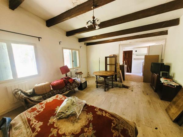 VENTABREN- Maison à rénover sur 9000m² à 10mn de AIX-en-Provence