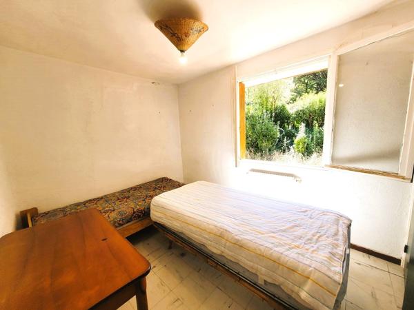 VENTABREN- Maison à rénover sur 9000m² à 10mn de AIX-en-Provence