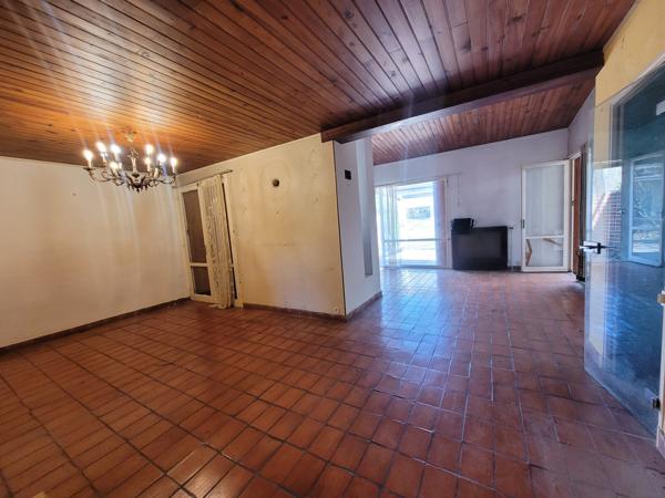VENTABREN- Maison à rénover sur 9000m² à 10mn de AIX-en-Provence