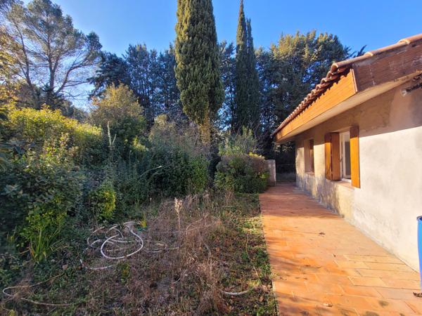 VENTABREN- Maison à rénover sur 9000m² à 10mn de AIX-en-Provence