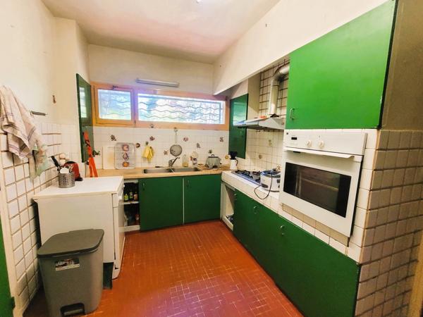 VENTABREN- Maison à rénover sur 9000m² à 10mn de AIX-en-Provence