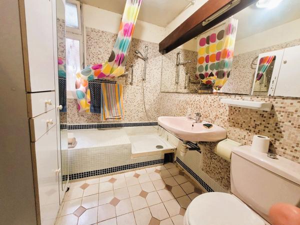 VENTABREN- Maison à rénover sur 9000m² à 10mn de AIX-en-Provence