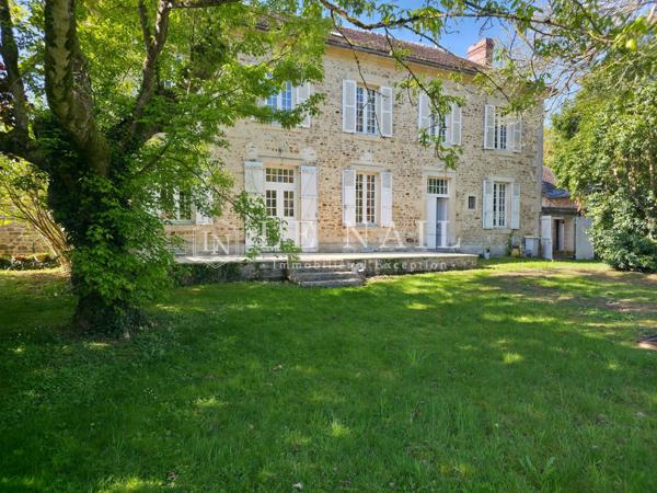 Gentilhommière normande du XVIIIe avec jardin clos et dépendances aux portes d’Argentan