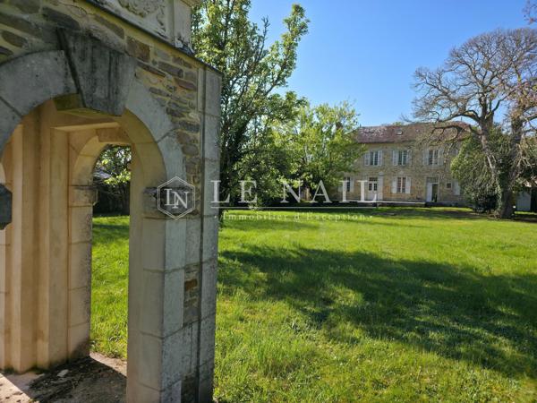 Gentilhommière normande du XVIIIe avec jardin clos et dépendances aux portes d’Argentan